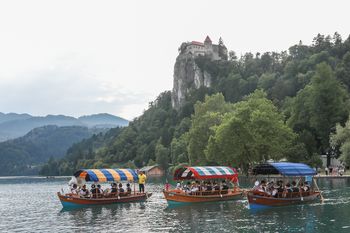 Godba Gorje na zimski pravljici in v festivalni dvorani 