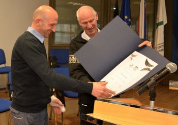 Tomaž Stržinar je prejel priznanje Mladina in gore