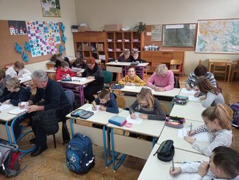 OB TEDNU PISANJA Z ROKO