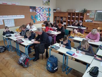OB TEDNU PISANJA Z ROKO