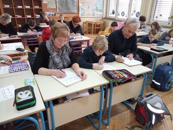 OB TEDNU PISANJA Z ROKO