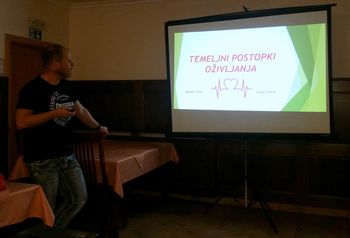 Predavanje "Prva pomoč in uporaba defibrilatorja" na Dobenu