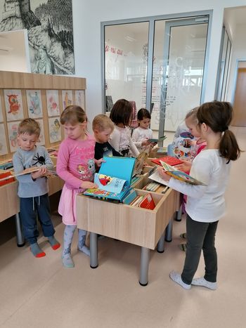 Otroci Vrtca Braslovče na obisku v knjižnici