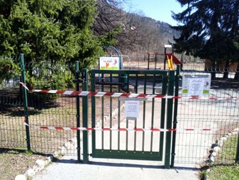 Župan odredil zaprtje vseh otroških in šolskih igrišč