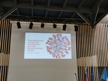 Koronavirus - nocoj še zadnje predavanje o nalezljivih boleznih