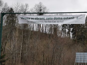 Koronavirus: Se objamemo, ko bo čas za to!