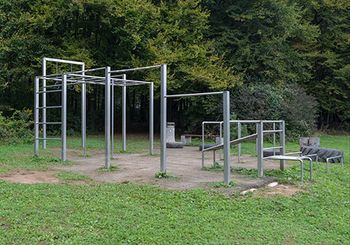 Odredba o prepovedi uporabe vseh zunanjih športnih površin in otroških igrišč