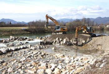 Obnova kamnite drče za večjo poplavno varnost 