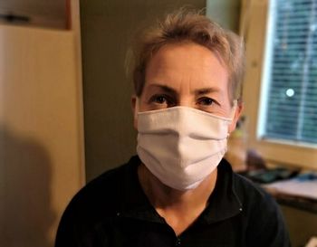 Info: troslojne pralne maske (dva sloja bombaža, vmes mikrofibra) za občane in pravne osebeKontakt: 041 652 620 ali info@torbe-gruden.si. Cena: 2 evr