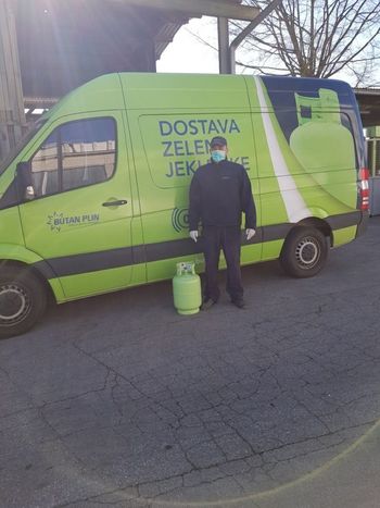 Brezplačna dostava zelene jeklenke