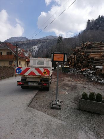 V občini Tržič k omejitvi gibanja z opozorilnimi tablami na štirih lokacijah