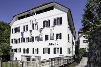 Tržiški muzej in knjižnica odpirata svoja vrata, z današnjim dnem odprte tudi občinske meje