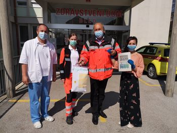 IEDC-Poslovna šola Bled podarila zaščitne maske