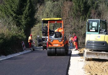 Asfaltiranje  ceste v Založah