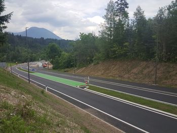 Povezani v krizi, okoli brezplačnih 150 parkirnih mest za obiskovalce