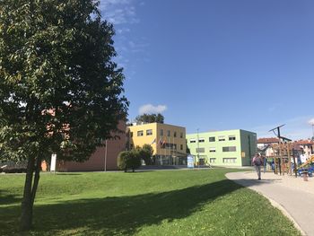 Delo na Upravni enoti po 4. maju
