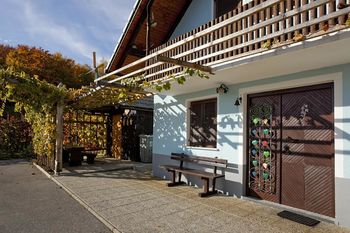 Apartma Meglič SKROVNICA***.
