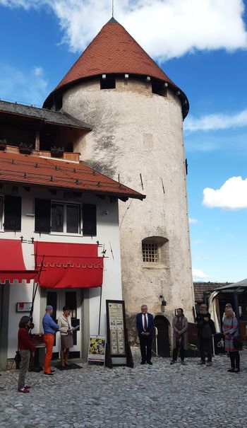 NA DRUGI STRANI
