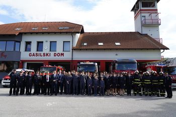 GASILCI SO SVEČANO SPREJELI MINISTRA ZA OBRAMBO