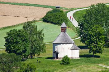 Romanska rotunda - Cerkev sv. Nikolaja in Device Marije