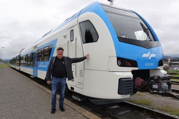 V Sloveniji potekajo testiranja novega potniškega vlaka, pripeljal že tudi v Grosuplje