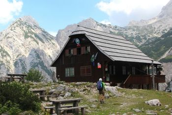 120 let Češke koče na Spodnjih Ravneh nad Jezerskim