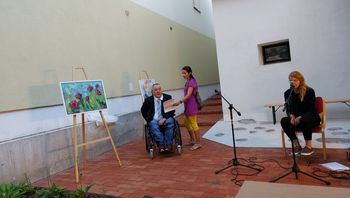Literarni večer z Benjaminom Žnidaršičem – otvoritev "Fajn konca" v Črni Literarni večer z Benjaminom Žnidaršičem – otvoritev "Fajn konca" v Črni