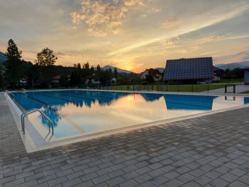 KONJIŠKI BAZEN TUDI ZA GIBALNO OVIRANE LJUDI