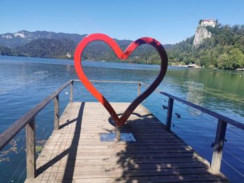 Val odmevnih objav o Sloveniji v britanskih medijih 