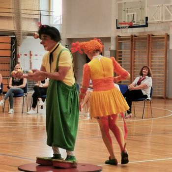 Prvi šolski dan kljub maskam poln veselja 