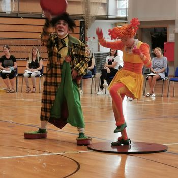 Prvi šolski dan kljub maskam poln veselja 