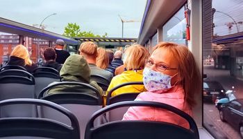 UPORABA ZAŠČITNE MASKE NA ŠOLSKEM AVTOBUSU OBVEZNA UPORABA ZAŠČITNE MASKE NA ŠOLSKEM AVTOBUSU OBVEZNA