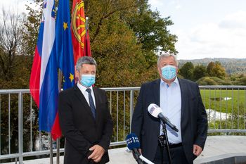 Obnovljen most čez reko Unico, ki povezuje občini Logatec in Postojna