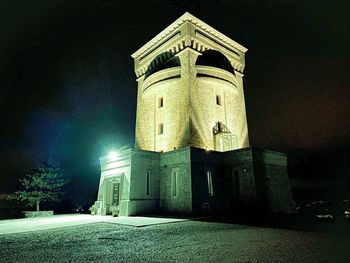 Pomnik miru v barvah za ozaveščanje o aktualnih problematikah