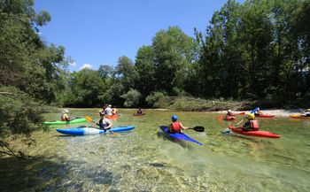 Mini rafting: s kajakom po najkrajši in najdaljši slovenski reki
