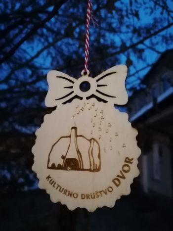 V slogi je moč - okrasitev dvorske lipe 