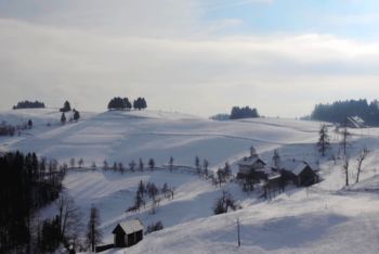 Povabilo na Mrzlik nad Žirmi – že od nekdaj na meji Povabilo na Mrzlik nad Žirmi – že od nekdaj na meji
