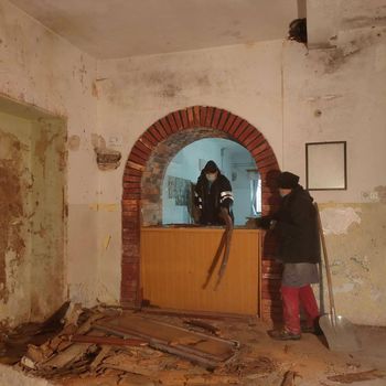 Dela v gradu Dvor že potekajo