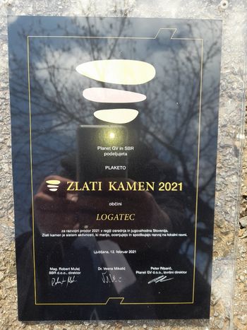 Deseti Zlati kamen gre v Novo Gorico – občini Logatec podeljena  PLAKETA Zlati kamen 2021 za razvojni prodor 2021 v regiji osrednja in jugovzhodna Slovenija