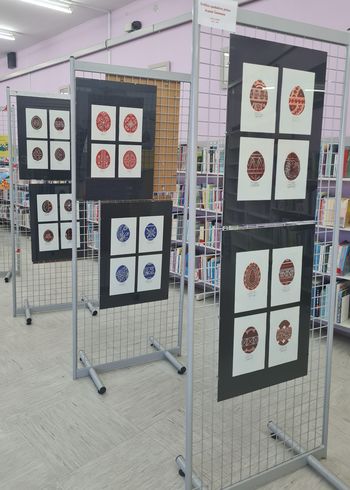 Razstava grafičnih upodobitev pirhov Arpada Šalamona v žalski knjižnici