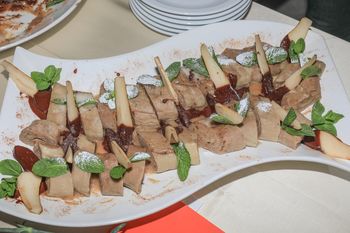 Podeželje in razvoj gastronomije v Sloveniji: Teritorialne kolektivne blagovne znamke po modelu 'Izvorno slovensko' v letu 2020