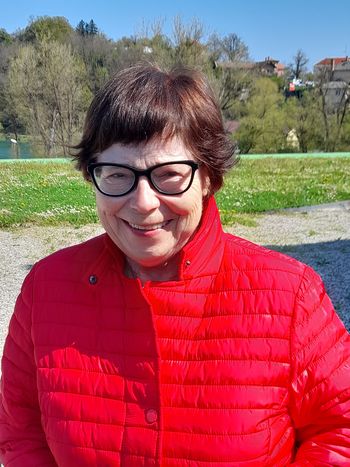 Smeh osvobaja, širi žile in prekrvavi telo