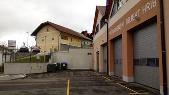 OBVESTILO O NOVI LOKACIJI EKOLOŠKEGA OTOKA NA HRIBU