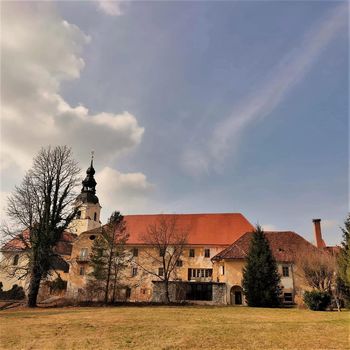 Nujna vzdrževalna dela gradu Dvor pod okriljem Občine