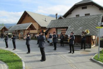 Prvomajska budnica s Pihalnim orkestrom Jesenice–Kranjska Gora