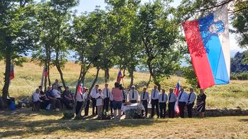 Zastave iz planinskih nahrbtnikov