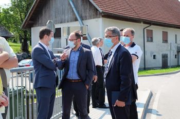 Minister Jernej Vrtovec v Občini Žiri o skorajšnji gradnji obvoznice in rekonstrukciji cest