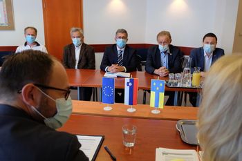 Minister Jernej Vrtovec v Občini Žiri o skorajšnji gradnji obvoznice in rekonstrukciji cest
