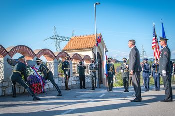 Na osmi spominski slovesnosti v Andražu nad Polzelo vrh slovenske politike in visoki gostje iz ZDA Na osmi spominski slovesnosti v Andražu nad Polzelo vrh slovenske politike in visoki gostje iz ZDA