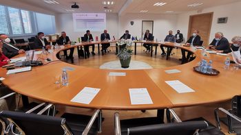 Video novica: Podpis pogodbe z izvajalci za nov projekt, ki bo izboljšal oskrbo s pitno vodo v Sp. Sav. dolini